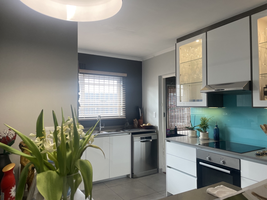 3 Bedroom Property for Sale in Sunningdale Western Cape
